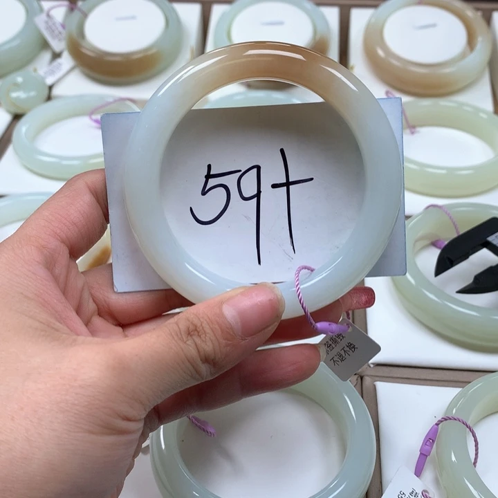 未镶嵌手镯和田玉