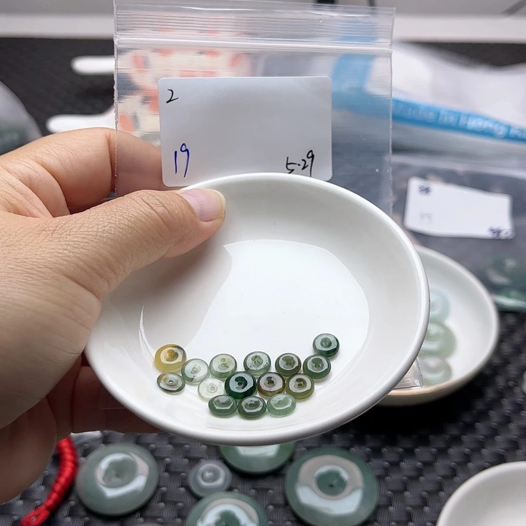 翡翠未镶嵌颈饰不