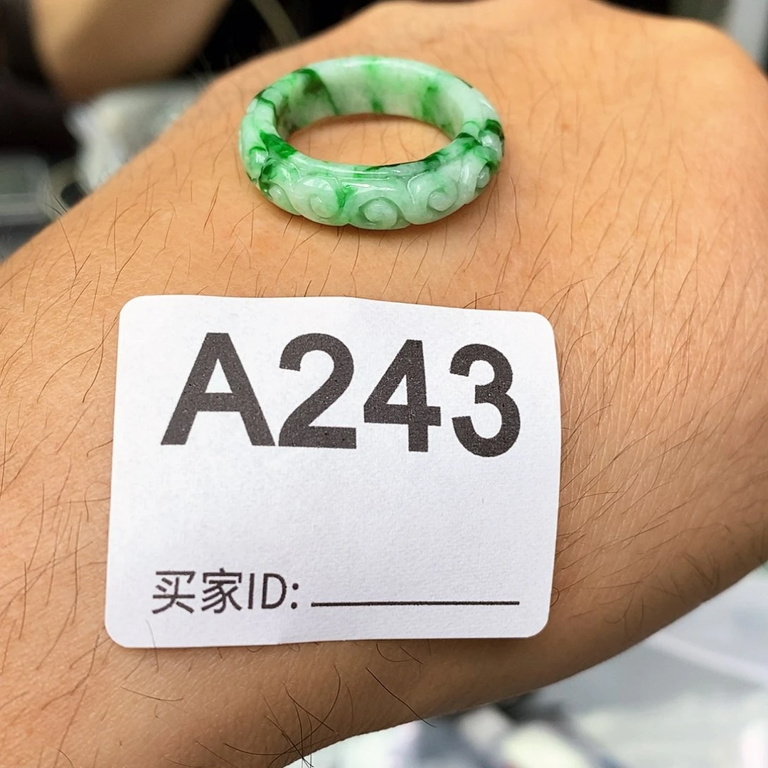 未镶嵌戒指翡翠静**姝漂亮美眉