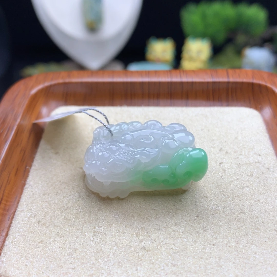 翡翠未镶嵌颈饰42