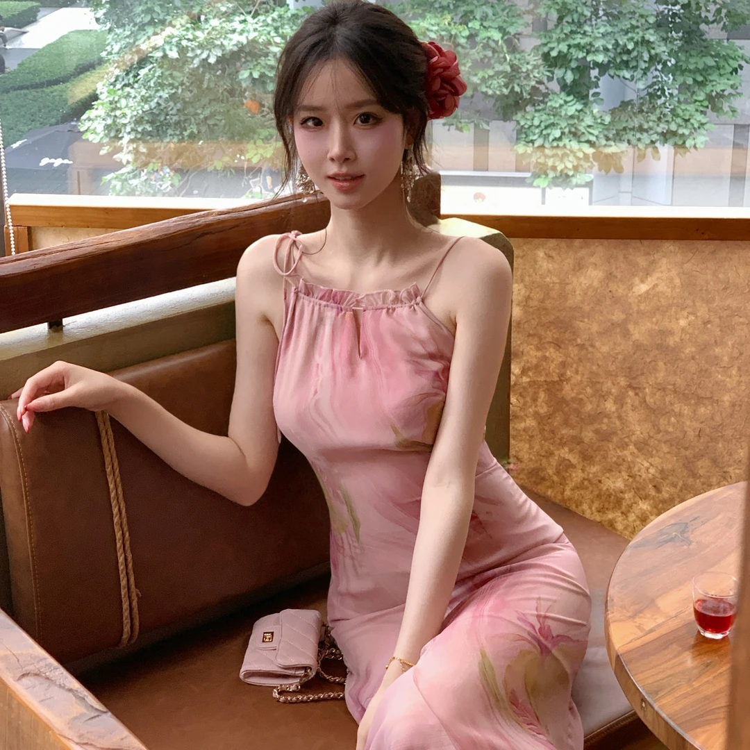 章蜜糖【霓裳舞裙】 温柔显白修身性感荷叶边显高挑度假吊带仙女裙