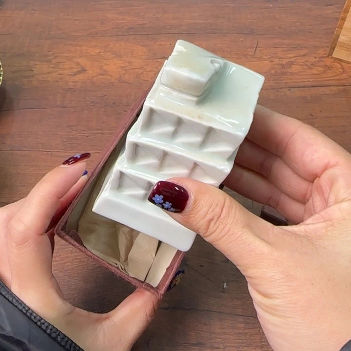 一个陶瓷物件哈哈哈哈