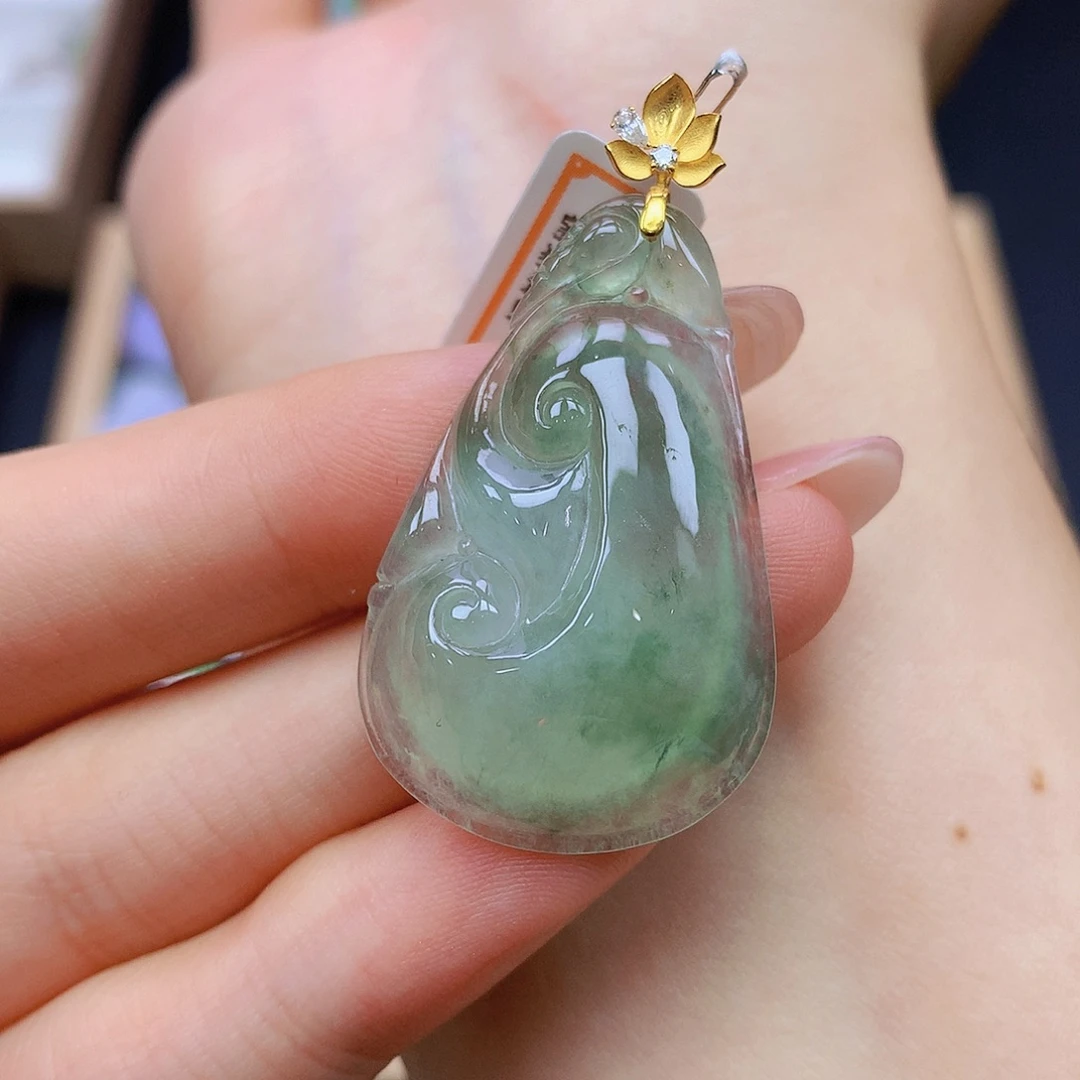 翡翠18K金镶嵌颈饰翡翠