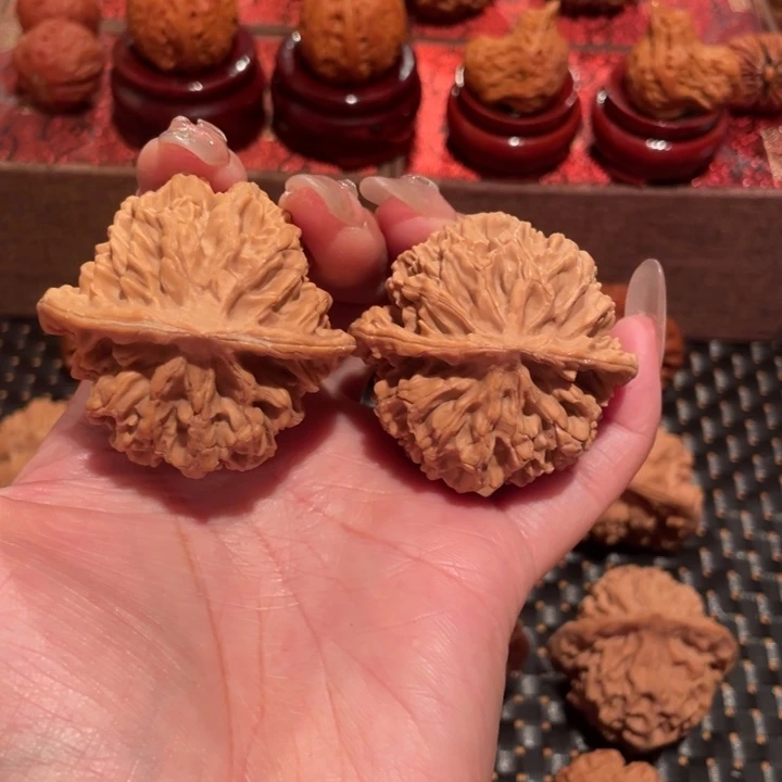 文玩核桃吊坠l****r帝王