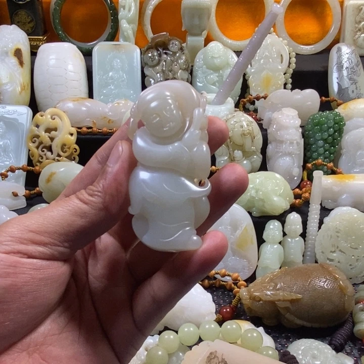 和田玉未镶嵌颈饰泳*