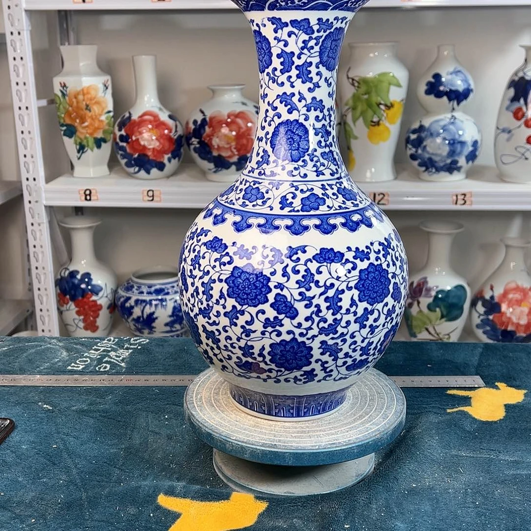 摆件景德镇陶瓷缠枝