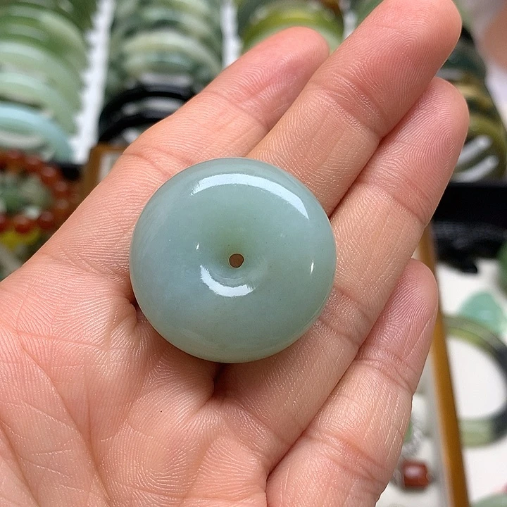 蛇纹石玉未镶嵌挂件清**雨