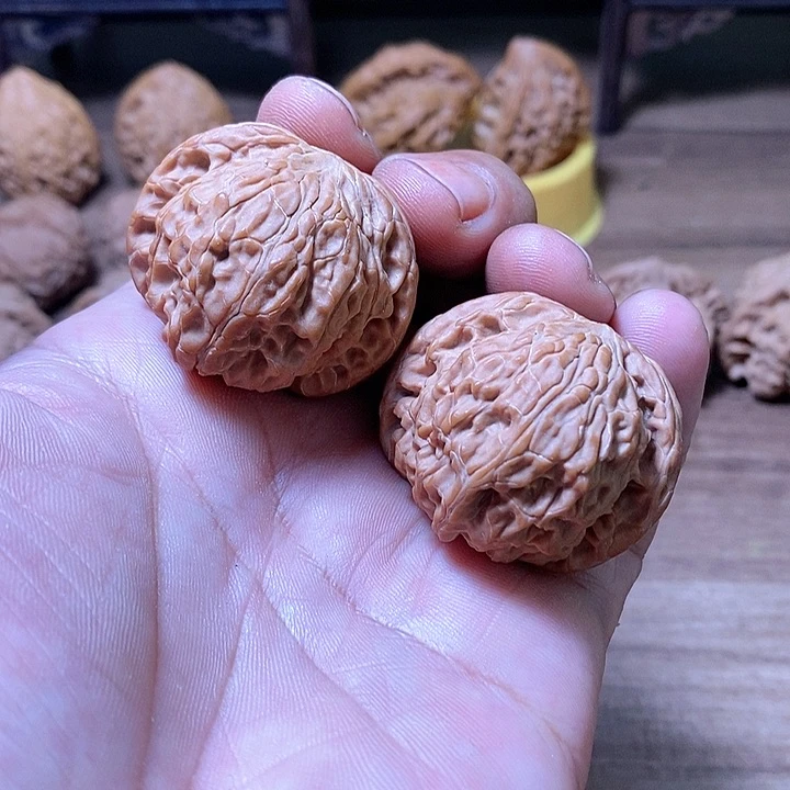 文玩核桃吊坠40尺，全品磨盘