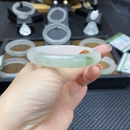 石英质玉（金丝玉）未镶嵌手镯