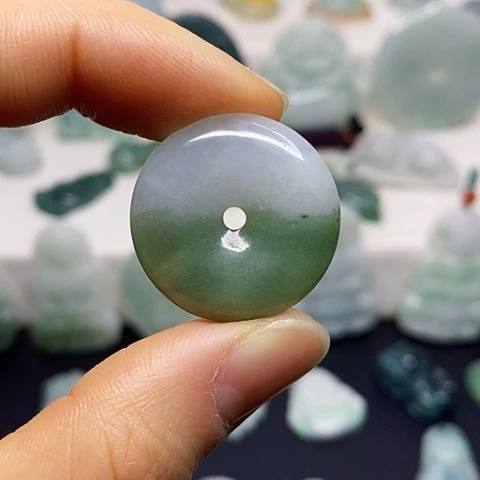 翡翠颈饰未镶嵌吊坠