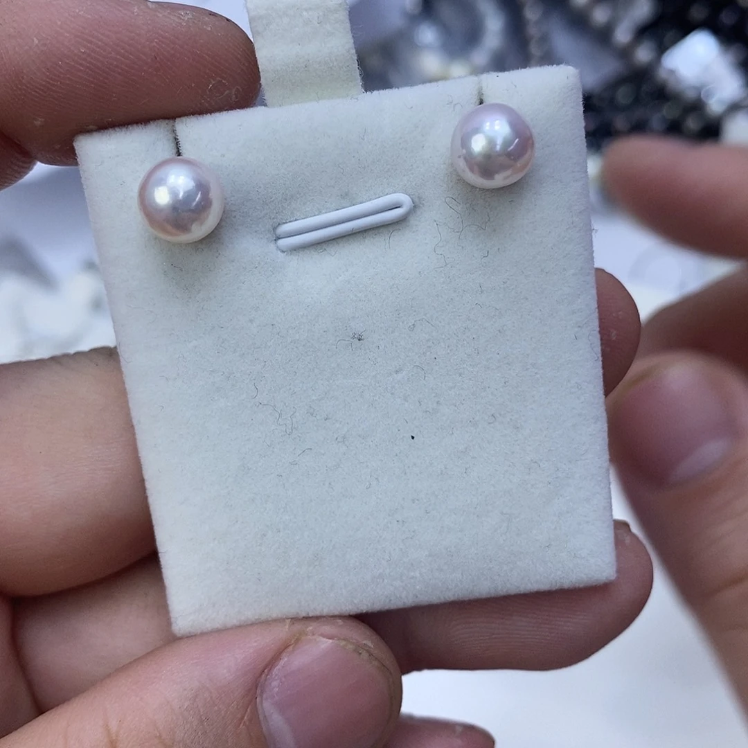 18K金镶嵌海水珍珠耳饰