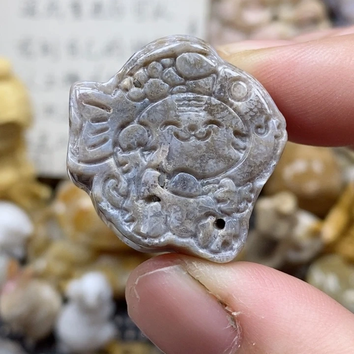 颈饰未镶嵌硅化珊瑚（珊瑚玉）有瑕 小