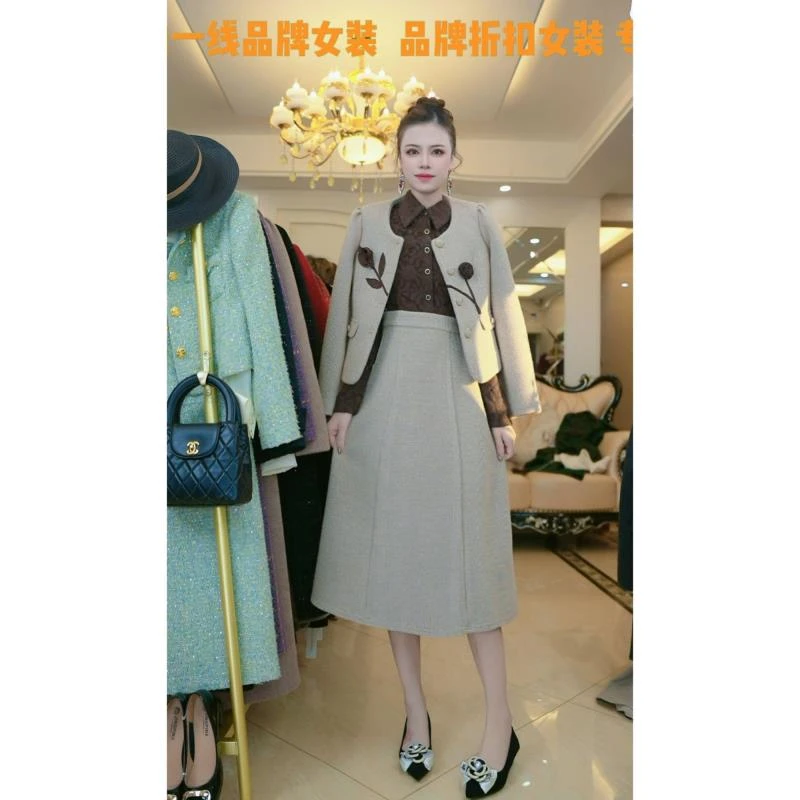 梦想服饰2024秋冬款显高档简约通勤时尚高端套装连衣裙6141