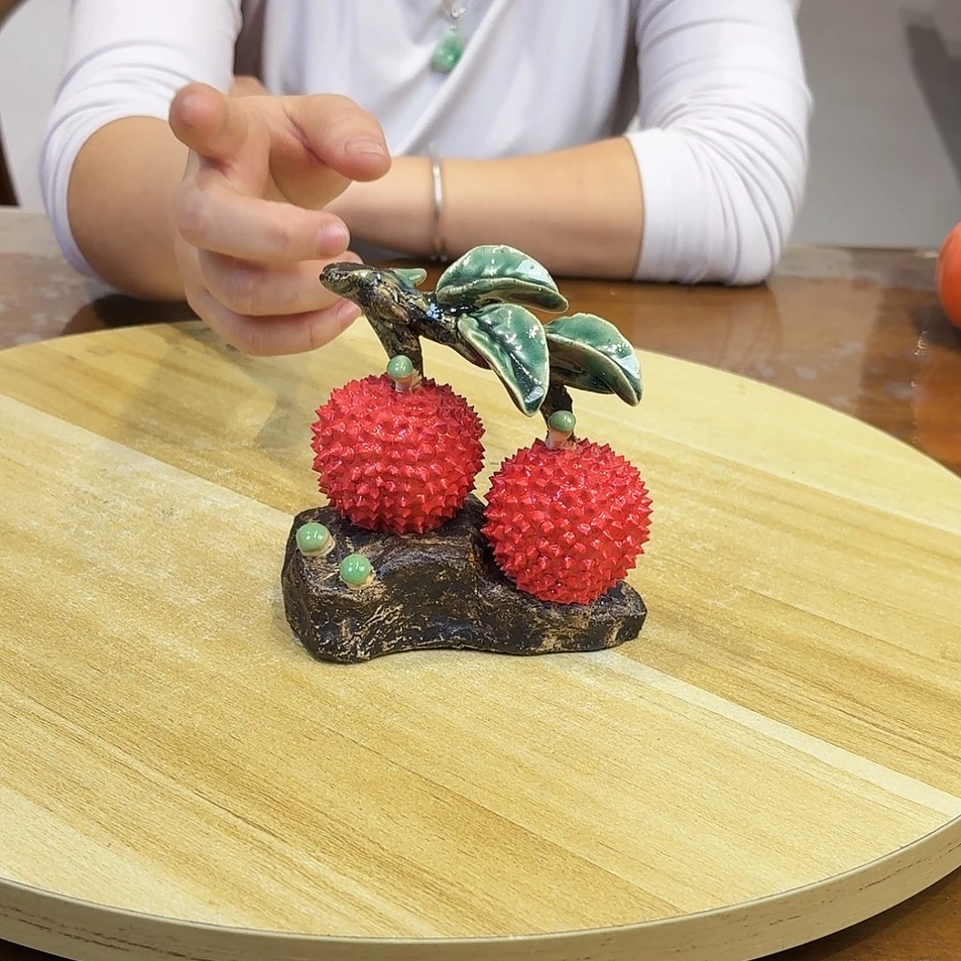 陶瓷双荔枝摆件的