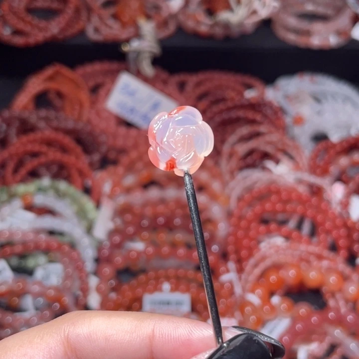 南红玛瑙未镶嵌玫瑰花1651