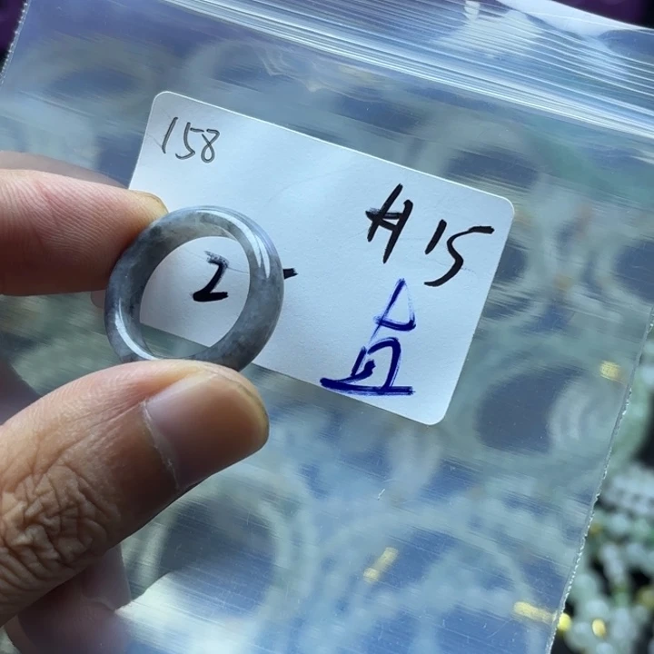 颈饰未镶嵌翡翠戒指