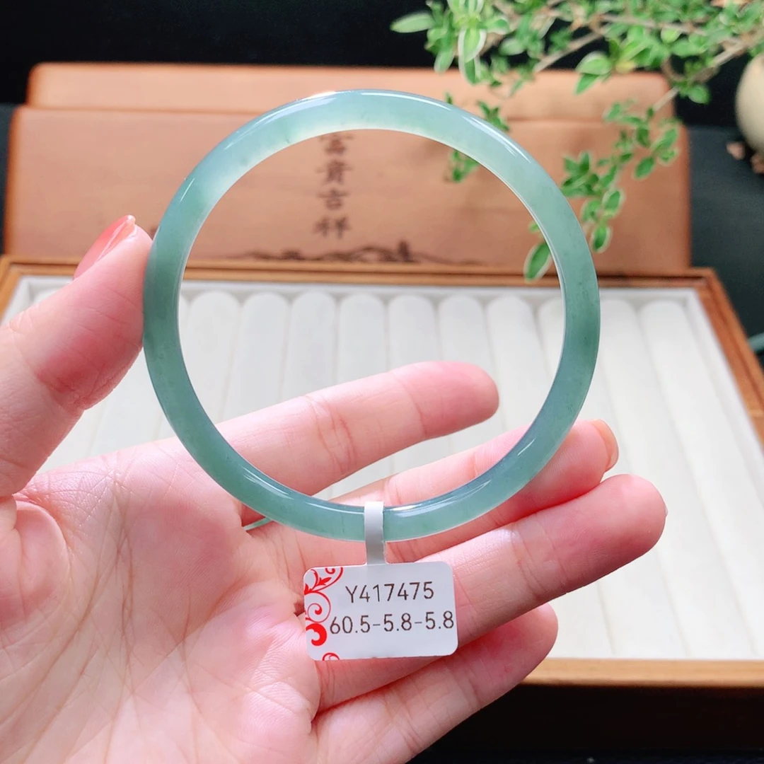 未镶嵌手镯（圆镯）翡翠