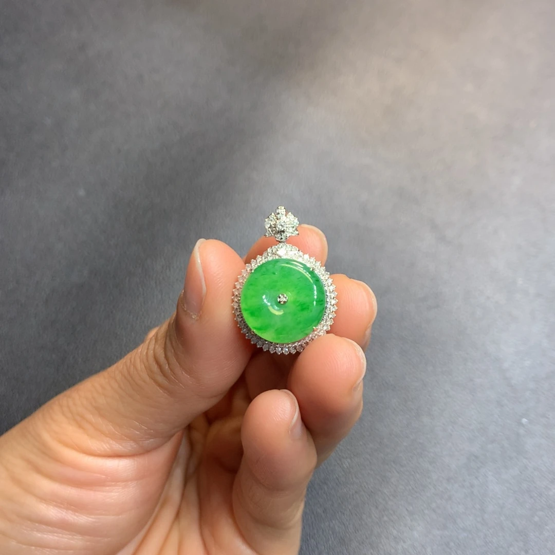 翡翠吊坠(不含链)18K金镶嵌