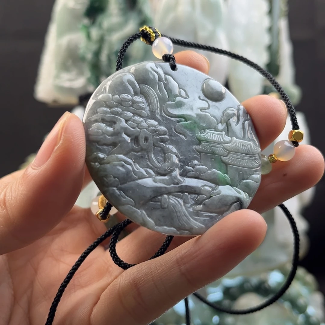 翡翠颈饰未镶嵌山水