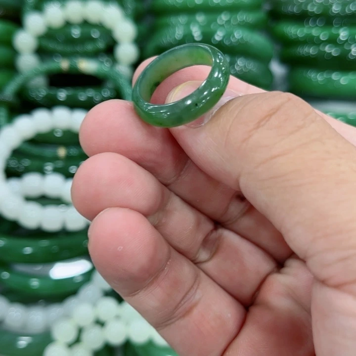 未镶嵌戒指和田玉