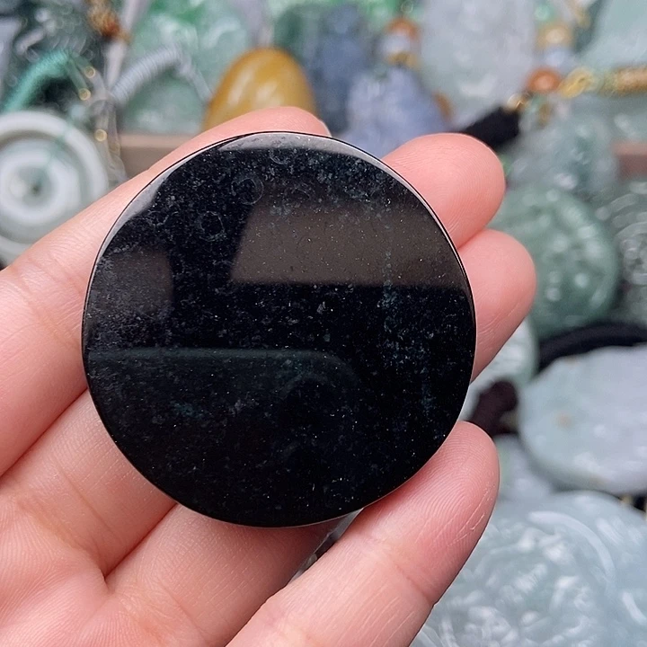 H***e翡翠未镶嵌颈饰翡翠