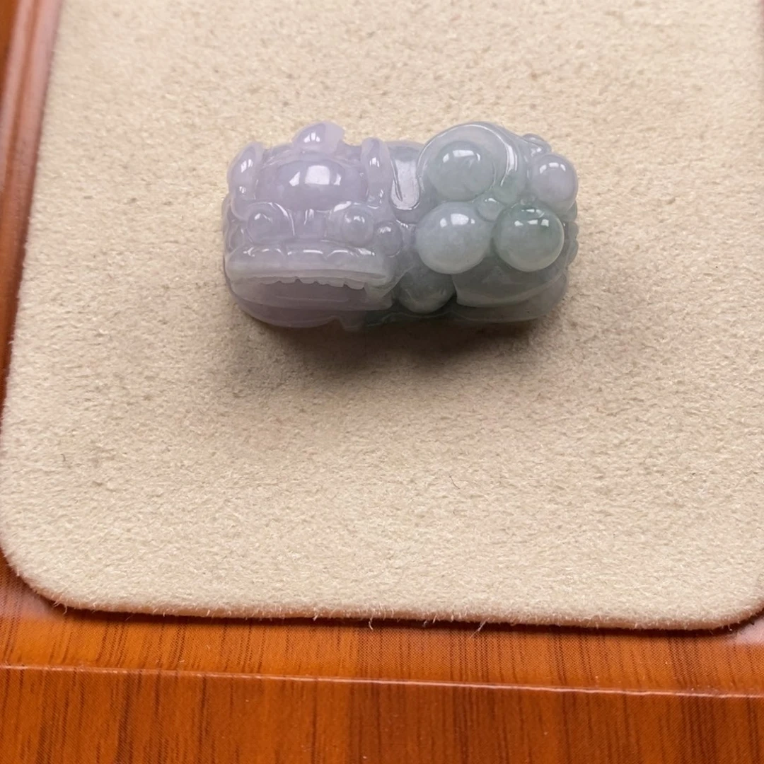 翡翠未镶嵌颈饰霸王貔貅