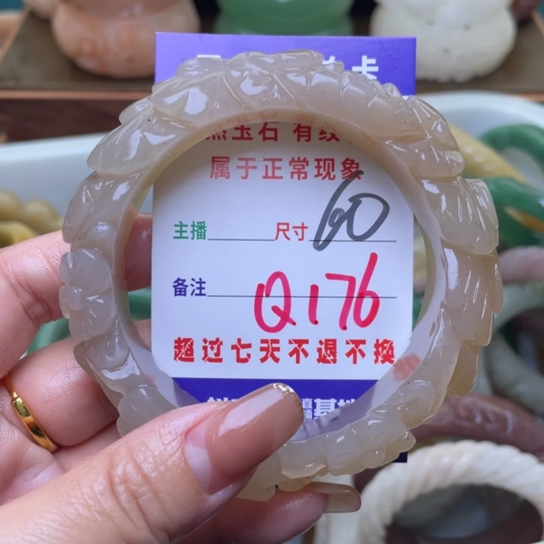 【闪购商品】未镶嵌手镯（圆镯）石英质玉