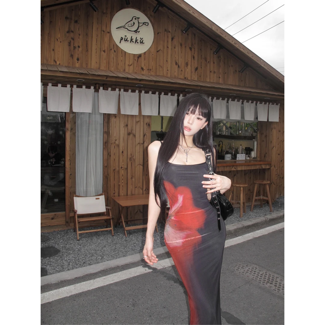 复古印花吊带连衣裙女夏季性感辣妹长裙子超显身材紧身收腰包臀裙