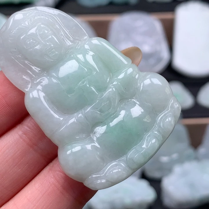 颈饰未镶嵌翡翠观音