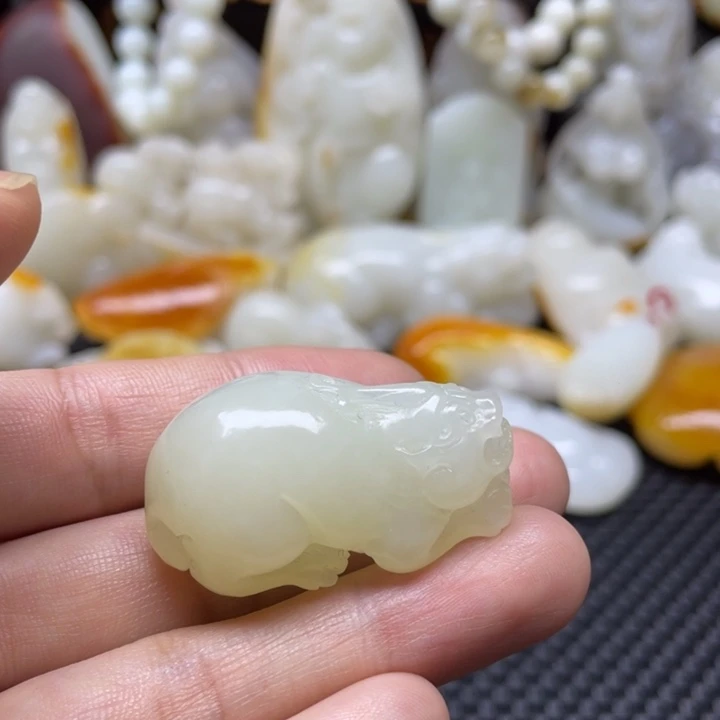 和田玉未镶嵌颈饰