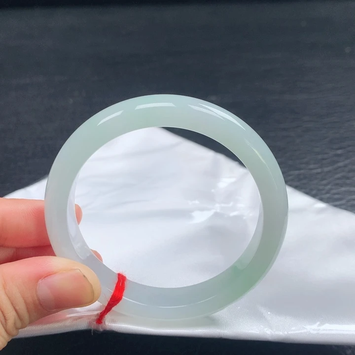 翡翠手镯未镶嵌53圈