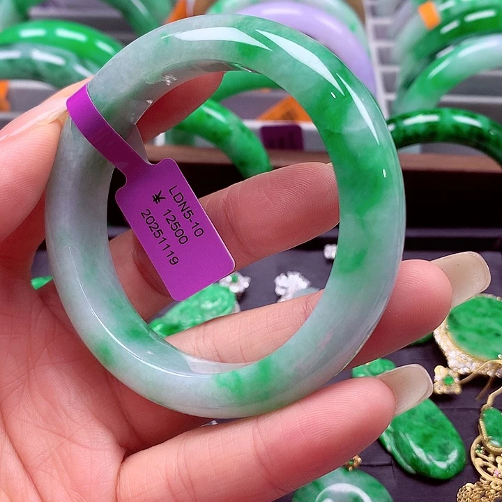 翡翠未镶嵌手镯翡翠