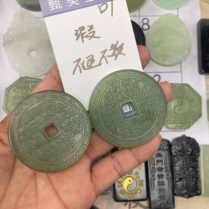 岫玉未镶嵌颈饰挂件