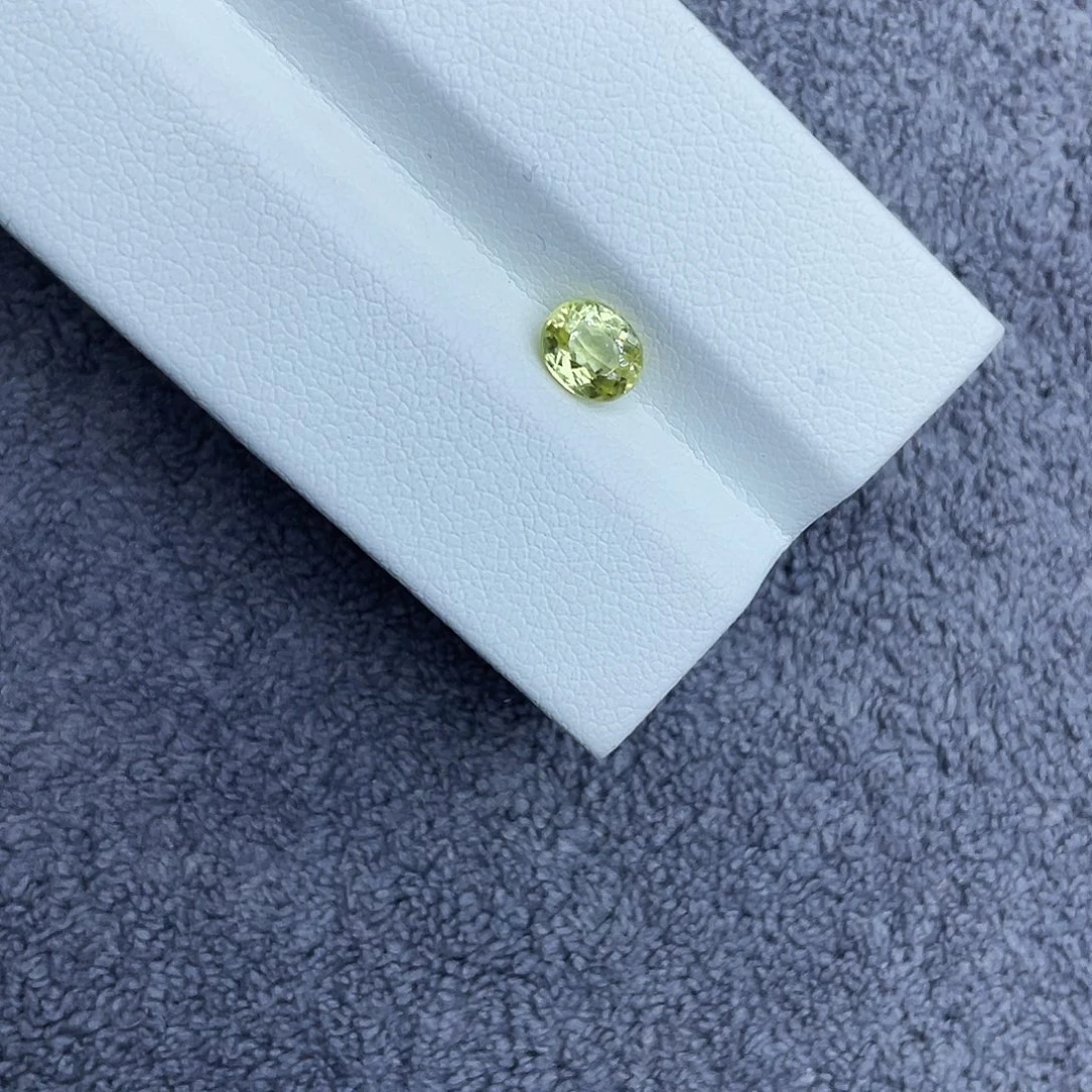 金绿宝石裸石0.73Ct。