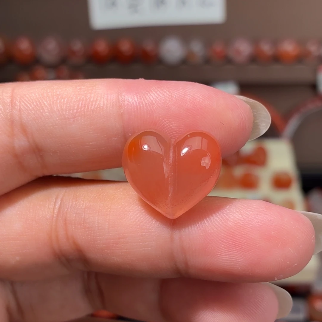 南红玛瑙未镶嵌川料通孔屁桃