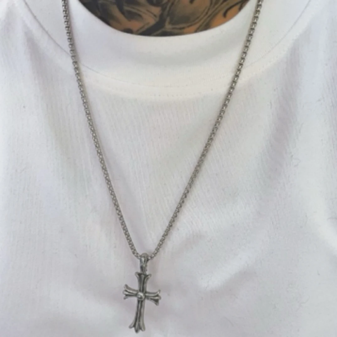 「红二专属」潮流钛钢个性复古男女同款十字配饰