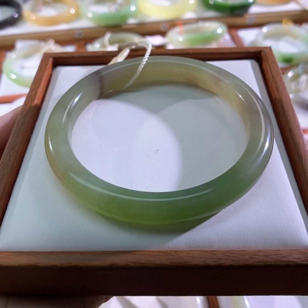 【闪购商品】未镶嵌手镯和田玉（翠青玉）