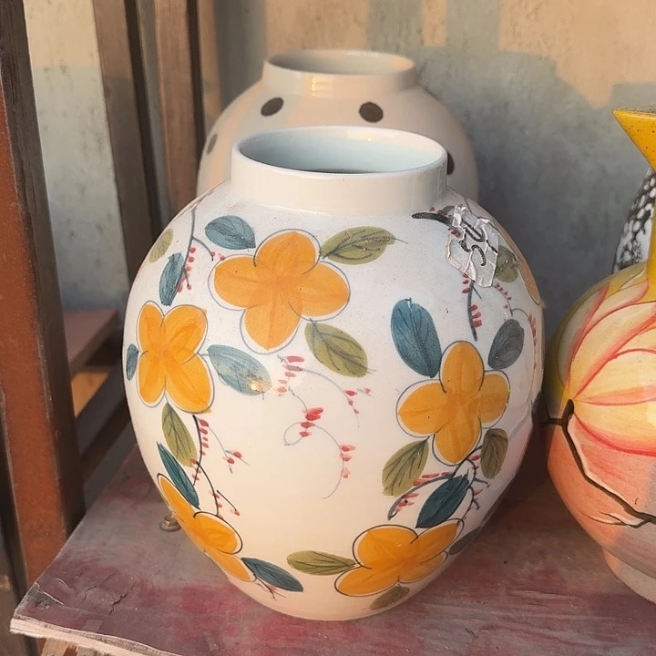 微瑕景德镇陶瓷手工花瓶