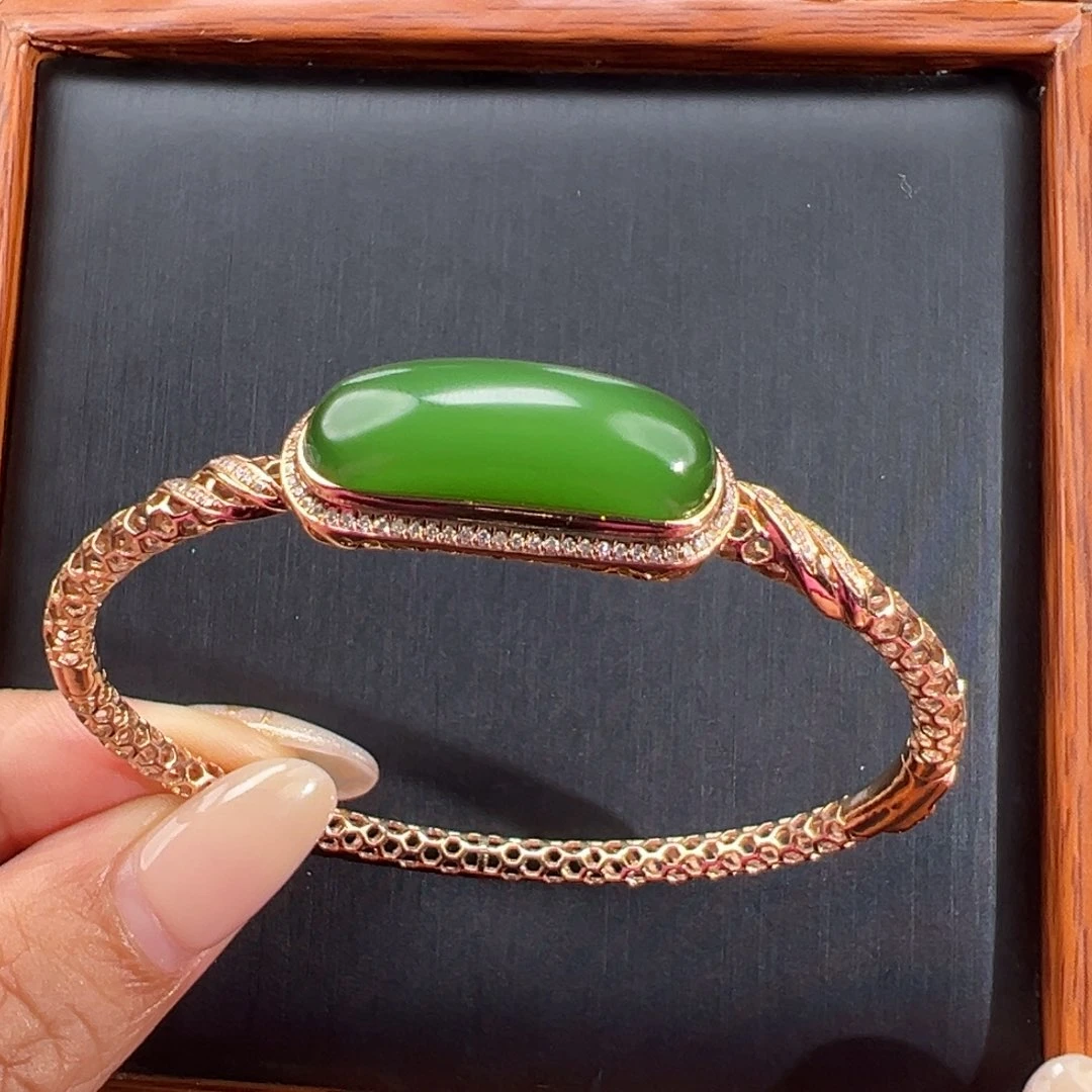 和田玉（碧玉）18K金镶嵌手镯浓绿细料起猫无事牌手镯