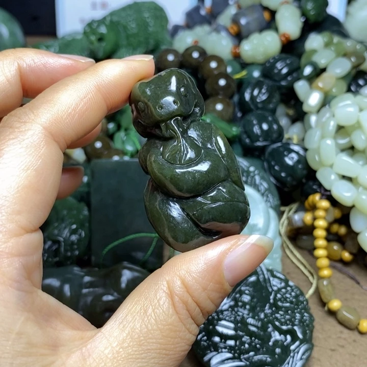 颈饰未镶嵌和田玉