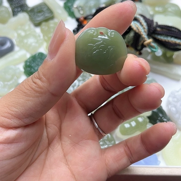 【闪购商品】颈饰未镶嵌和田玉雪*