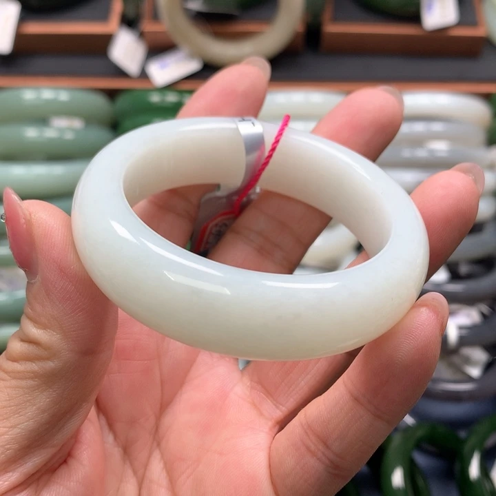 【闪购商品】未镶嵌手镯和田玉1