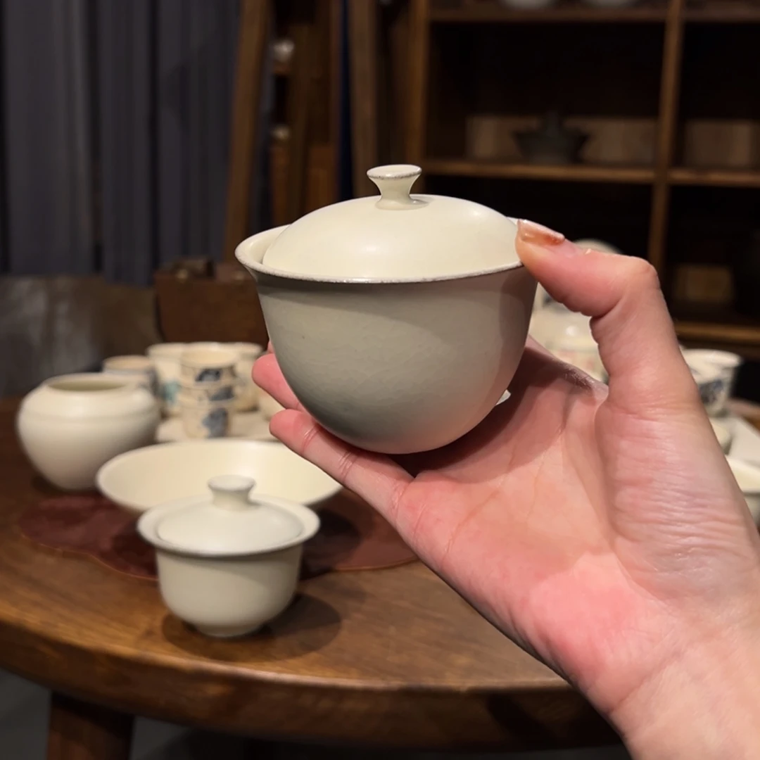 摆件陶瓷。      陶瓷。