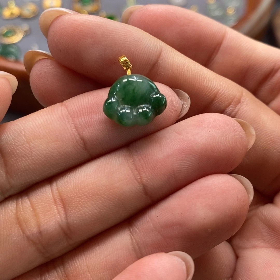 翡翠18K金镶嵌颈饰猫爪