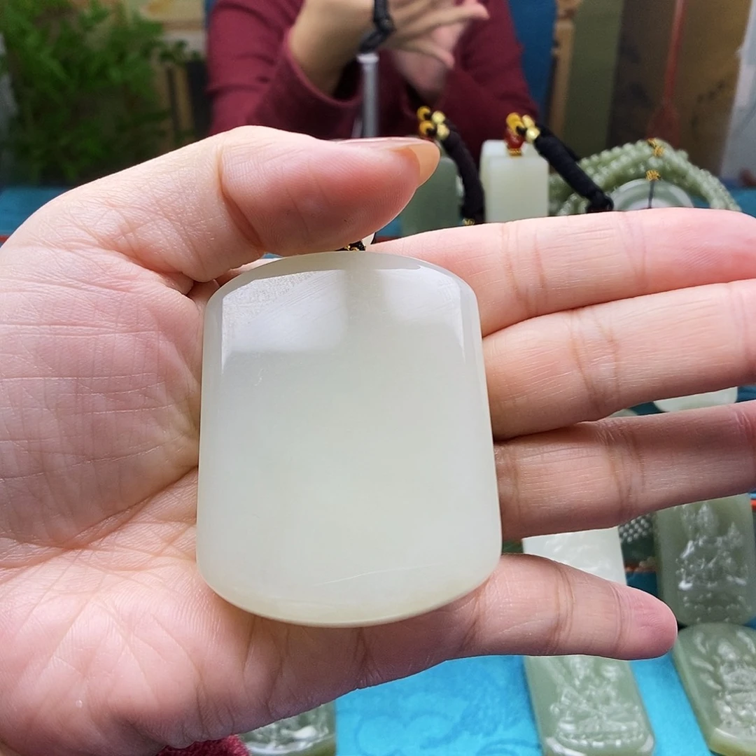 凤***f和田玉未镶嵌颈饰