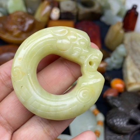 蛇纹石玉未镶嵌颈饰48