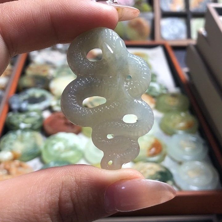 蛇纹石玉未镶嵌岫玉吊坠