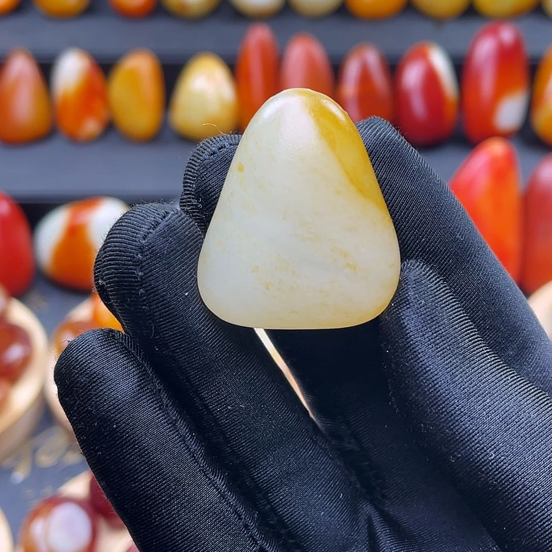 和田玉未镶嵌吊坠(赠链)