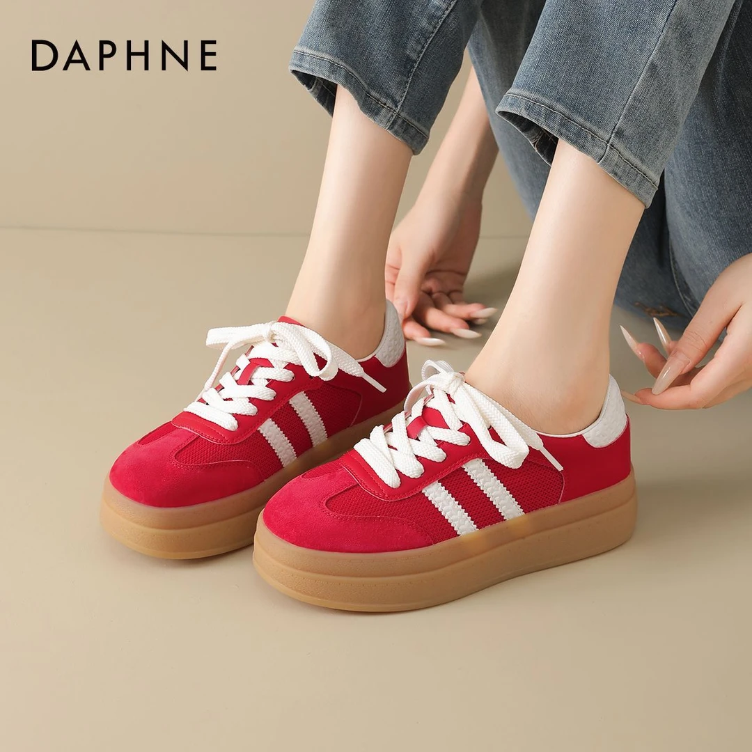 达芙妮红色增高德训鞋女2025新款夏季轻薄透气板鞋休闲厚底运动鞋