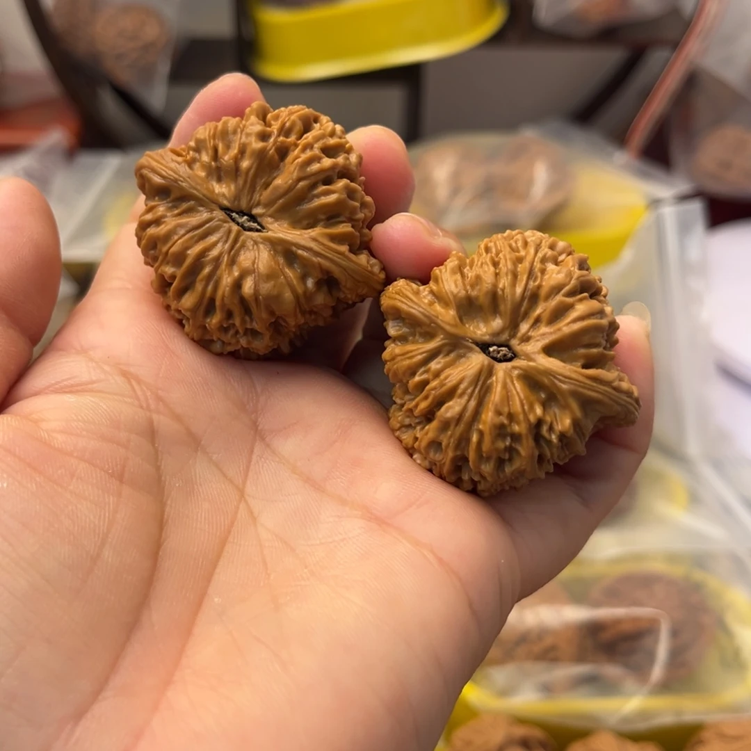 啊***歌桃核吊坠南疆石。。。